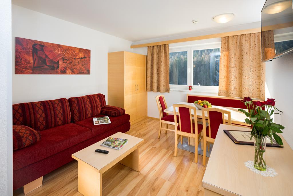 Aparthotel Alpendiamant Serfaus Wachter Gmbh Dış mekan fotoğraf